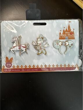 Minnie Mouse: The Main Attraction Pin Set King Arthur Carousel - LIMITED RELEASE